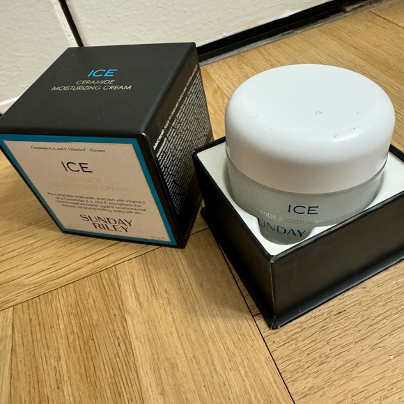 Sunday Riley ICE
CERAMIDE MOISTURIZING CREAM - Picture 2 of 6